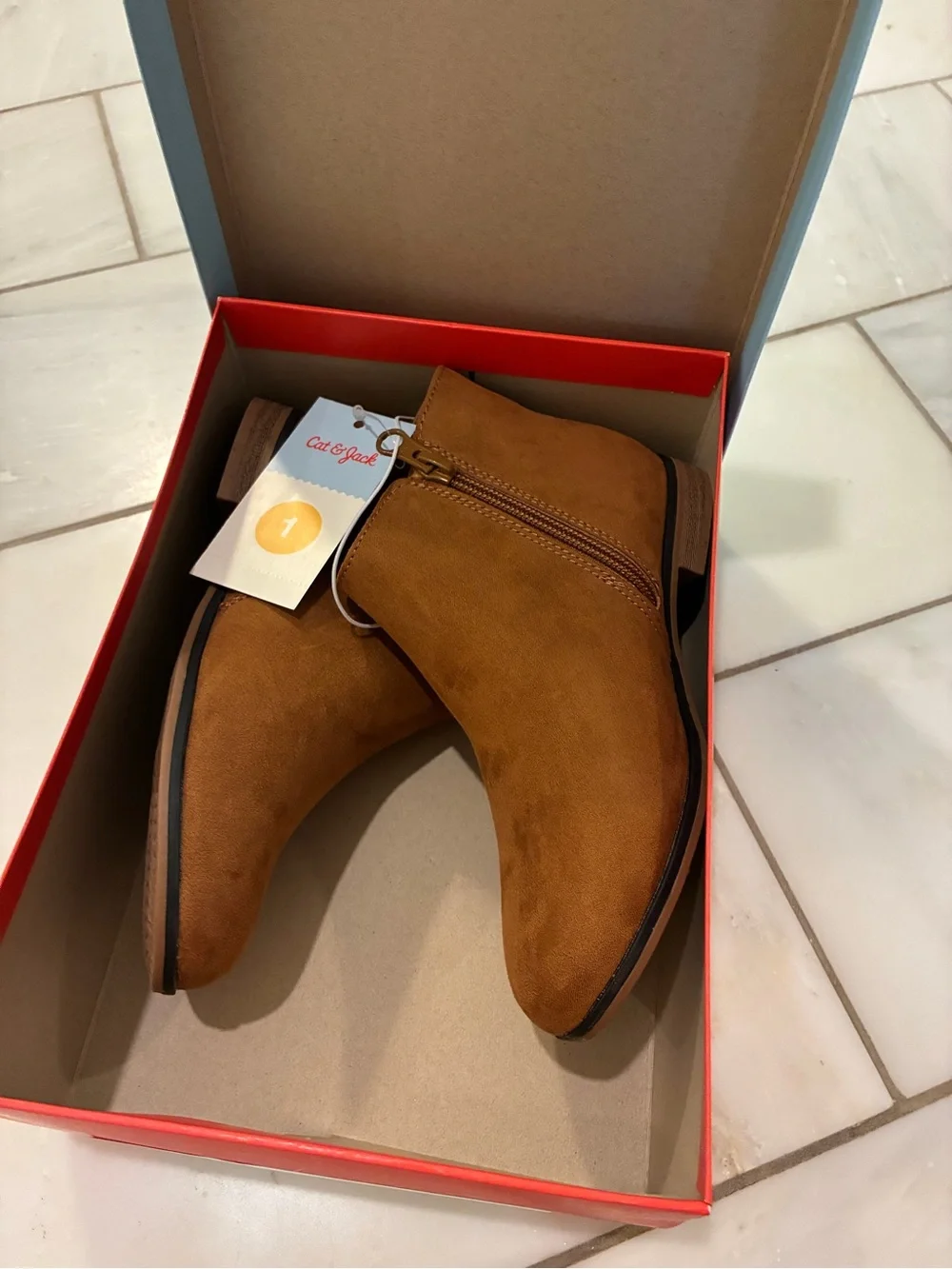 Cat & jack kids opal boot, NWT size 1 girls